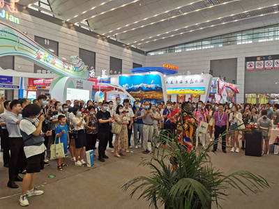 四川文旅组团亮相西安旅博会，向古都“送安逸”